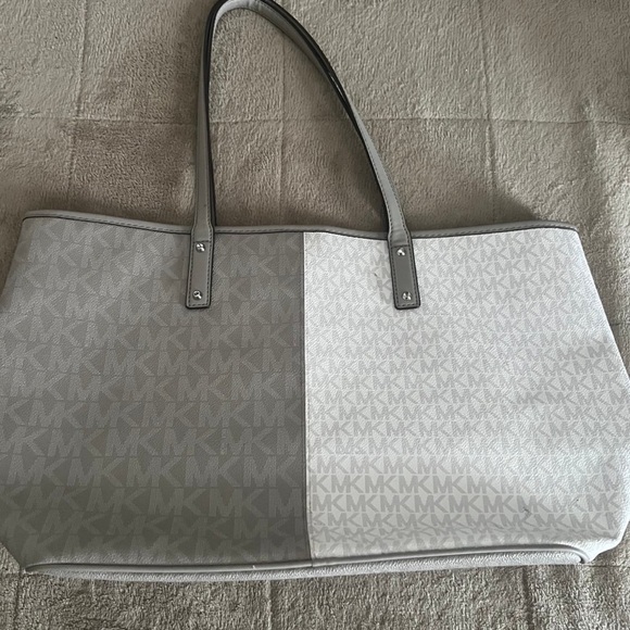 Michael Kors Signature Carter Large Open Tote Bright White Multi EUC - Picture 4 of 5